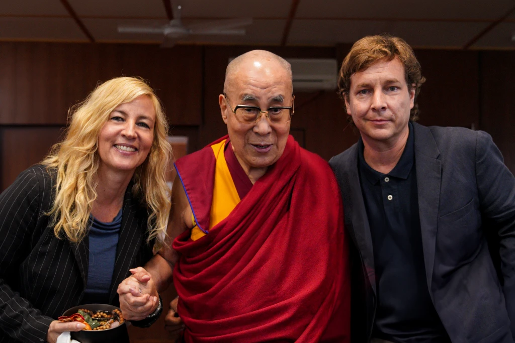 WISDOM OF HAPPINESS_The DALAI LAMA with the directors BARBARA MILLER and PHILIP DELAQUIS
Copyright Foto: Das-Kollektiv-GmbH